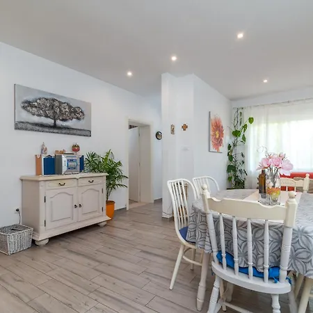 Duje Apartman