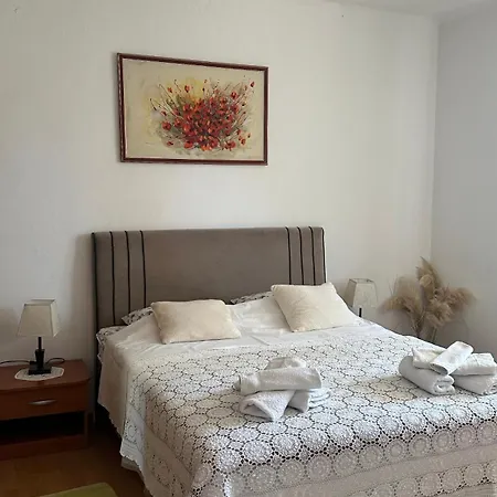Duje Apartman *